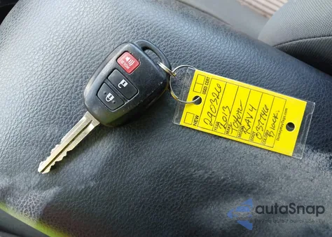 2013 Toyota Rav4 Le z USA, uszkodzony, nr VIN 2T3ZFREV4DW037746